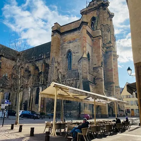 Au Pied De La Cathedrale Colmar