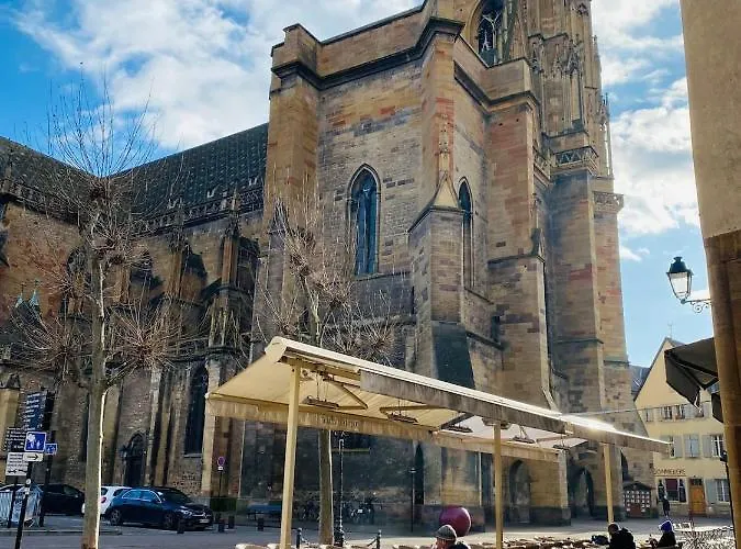 Au Pied De La Cathedrale Colmar